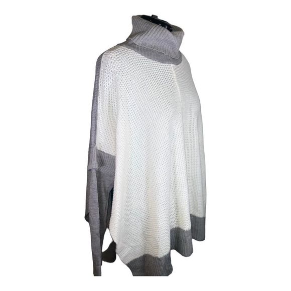 LA CLASSE COUTURE Kiara Poncho Size M/L - Picture 6 of 16